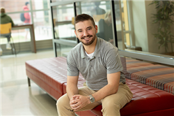 Economics Major Overcomes Animal Allergies to Pursue Veterinary Career